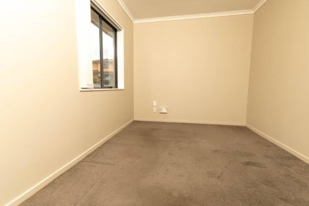 Pet Friendly Three Bedroom House - Photo 3