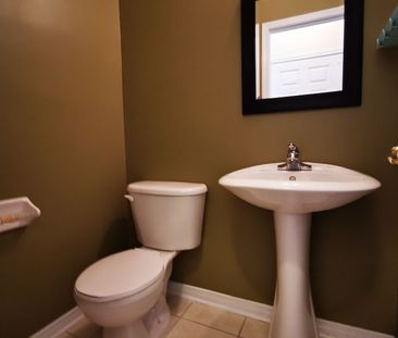 For Lease - 16 Vecchia Street, Markham, Ontario - Photo 4