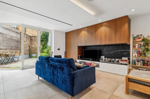 Lycett Place, Shepherds Bush, W12 - Photo 1