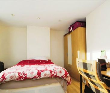 4 bedroom terraced house to rent - Photo 2