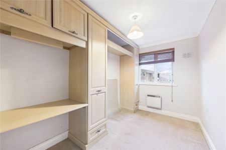 2 bedroom Flat in Hedingham Mews, Maidenhead - Photo 2