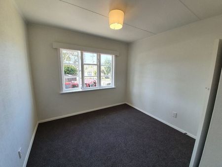 Spacious, Renovated 3 Bedroom Home – Ready to Move - Photo 4