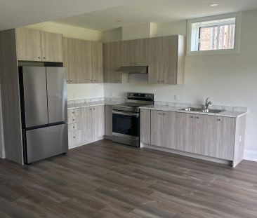 Detached Home For Lease | N9247650 - Photo 5