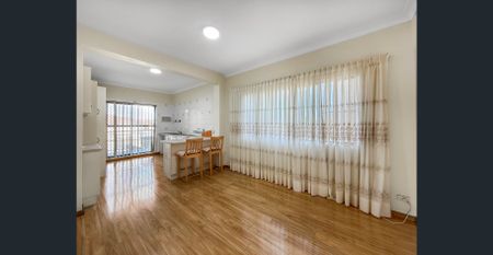 Spacious 2-Bedroom Ground Floor Unit with single Remote Garage & Water and Electricity Usage Included! - Photo 2