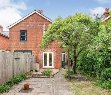 3 bedroom semi-detached house to rent - Photo 3
