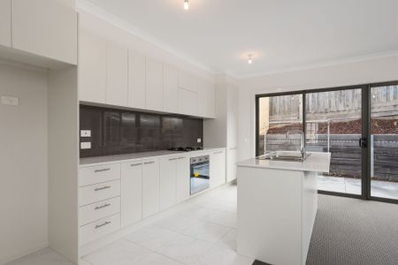 2 Toby Place, Mooroolbark - Photo 2