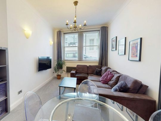 Flat to rent on - Photo 1