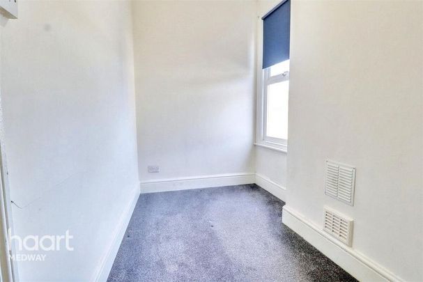 3 bedroom end of terrace house to rent - Photo 1