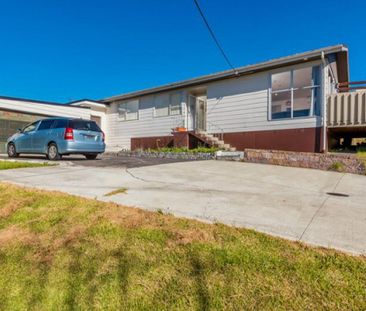 Sun Filled Family Home in Massey - Photo 3