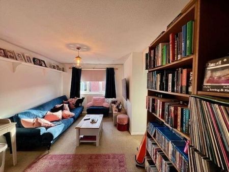 Howard Close, Waltham Abbey, EN9 - Photo 3