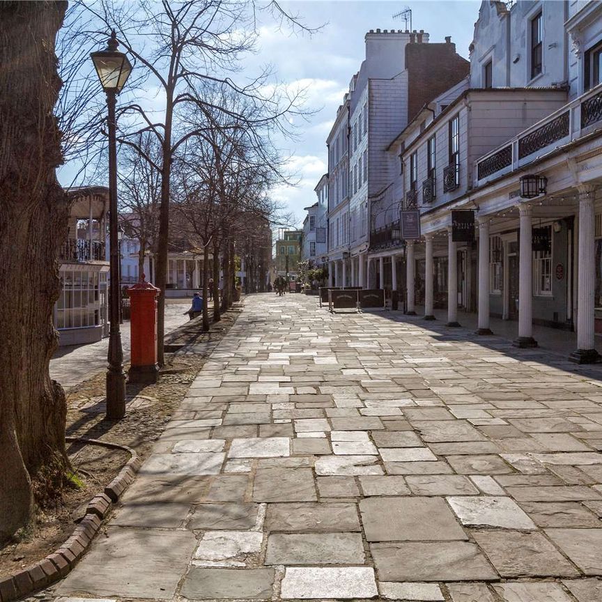 2 bedroom mews house in a contemporary development at the edge of The Pantiles - Photo 1