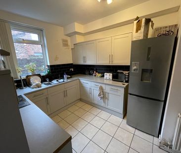 4 Bed Terraced House, Moseley Road, M14 - Photo 2