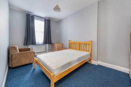 4 bedroom flat to rent - Photo 3