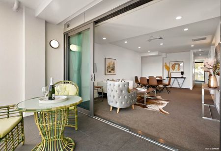 Spacious Three-Bedroom Apartment with Study and Two Balconies - Photo 3
