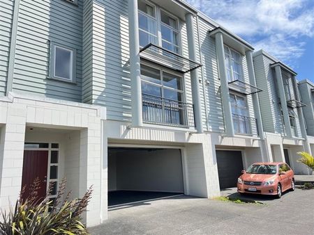 STONEFIELDS - TOWNHOUSE - 3 BEDROOMS - Photo 2