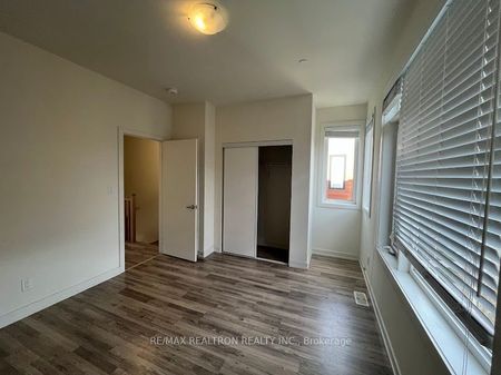 For Lease - 370H Red Maple Road Unit# TH9, Richmond Hill, Ontario - Photo 4