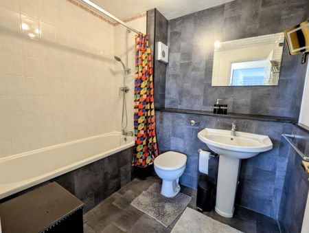 2 bedroom apartment to rent - Photo 2