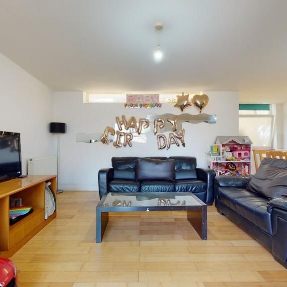 2 bedroom ground floor flat to rent - Photo 1