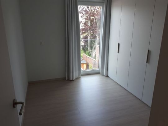 Roeselare centrum : Prachtig instapklaar nieuwbouwappartement voorzien van 2 slaapkamers en zuidgericht terras. (maximale bewoning 3 personen) - Photo 1