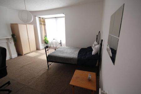 5 bedroom terraced house to rent - Photo 4