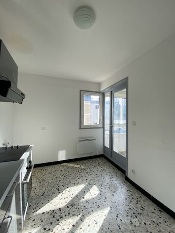 Location Appartement 4 pièces 103m² - Photo 2