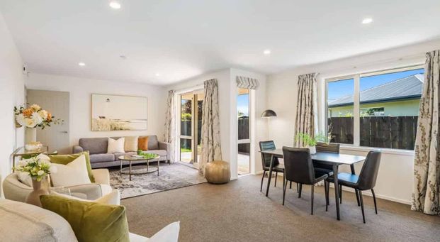 Lovely Three Bedroom Family Home! - Photo 1