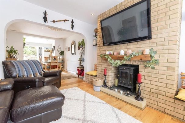 3 bedroom semi-detached house to rent - Photo 1