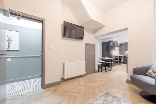 Room 6, 300 Beersbridge Road, Belfast, BT5 5DY - Photo 1