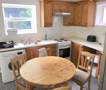 1 bedroom in a house share to rent - Photo 2