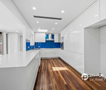 Spacious and Modern Family Home - Photo 2