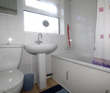 4 Bedroom House - End Terrace To Let - Photo 6