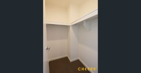 Spacious 3‑Bed Duplex — Close to Shops, Transport & Schools - Photo 5