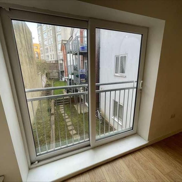 Bedroom - Central Luton - Juliette Balcony - Unfurnished, LU2 - Photo 1