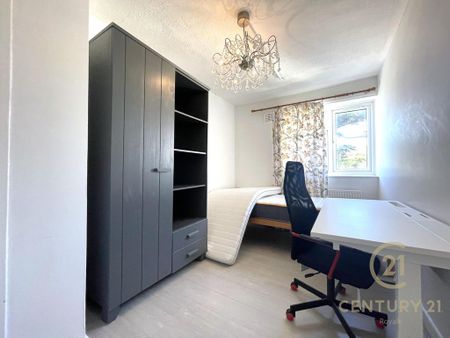 4 bedroom apartment to rent - Photo 3