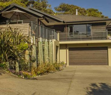 Stunning 5-Bedroom Family Home - Photo 3