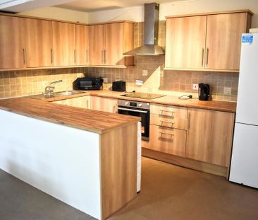 4 bedroom semi-detached house to rent - Photo 4