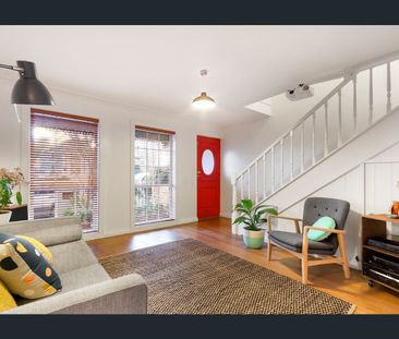 Modern Terrace Elegance in a Peaceful Fitzroy North Cul-de-Sac - Photo 1