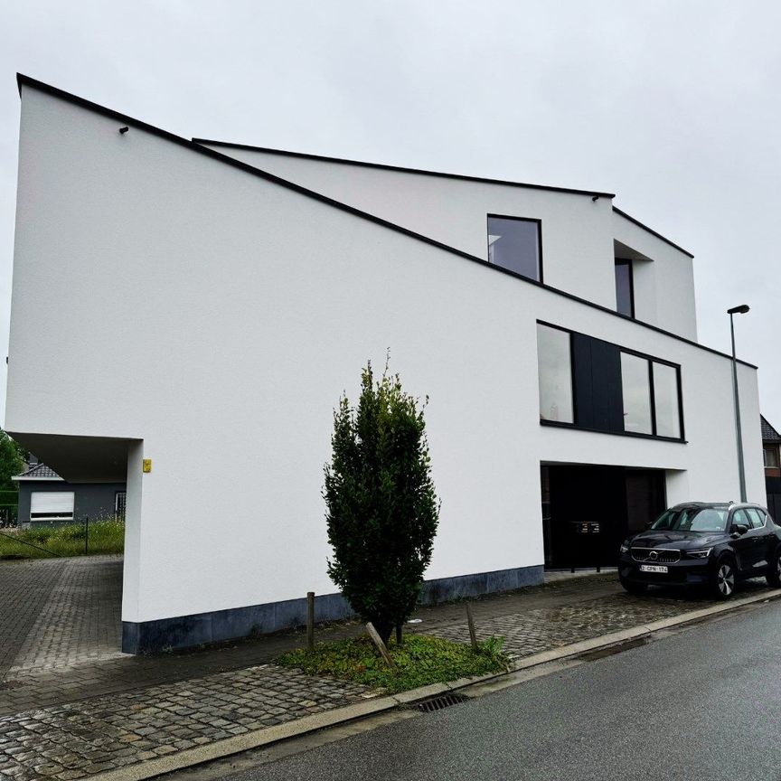 Zeer ruim en lichtrijk 2-slaapkamer appartement te huur in Wetteren. - Photo 1