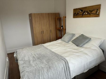 1 bedroom in a house share to rent - Photo 2