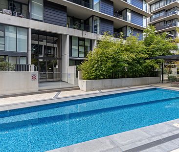 Contemporary 2 bedroom apartment with expansive outdoor living - Photo 4