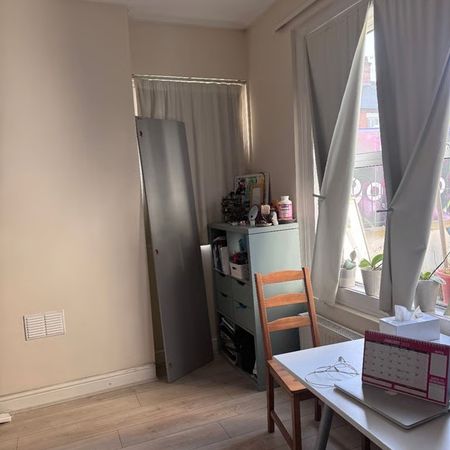 Room in a Shared Flat, Melrose Road, HA5 - Photo 3