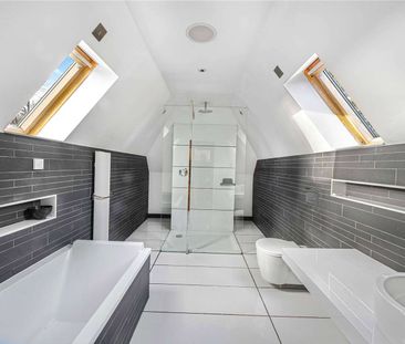 Exceptional six bedroom luxury residence in Bowdon with gym, cinema... - Photo 5
