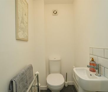 3 bedroom House To Let - Photo 4
