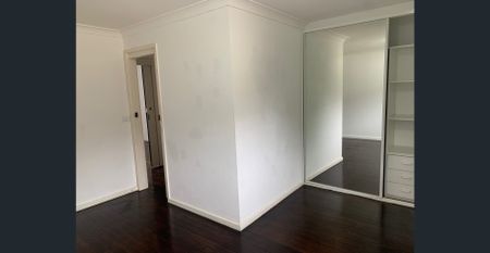 wooo....Wonderful new renovated BIG House! 5 Bed 2 Bath 3 Toilet + Study! Near Macquaire Uni and Shopping Centre. At quiet Street ! - Photo 3