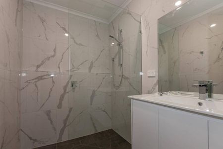 FRESHLY PAINTED l 250m TO THE BEACH l BRAND NEW BATHROOM - Photo 5