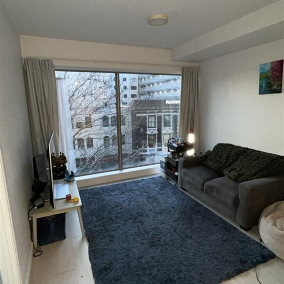 Modern Minimalist - Photo 1