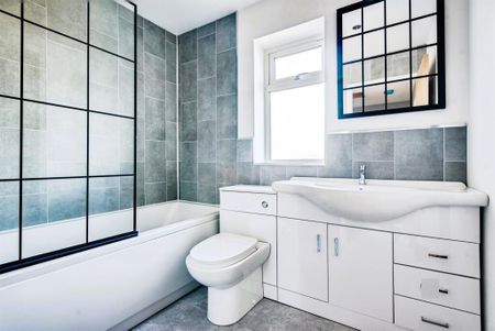 3 bedroom semi-detached house to rent - Photo 5