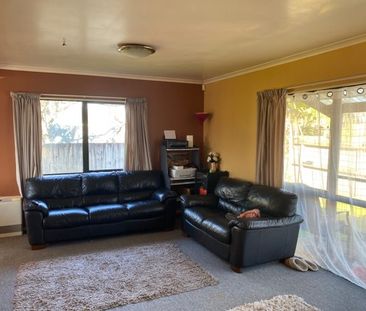 Two storey family home - Photo 2