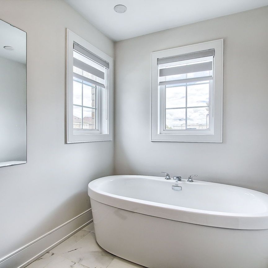 For Lease - 190 Walter English Drive, East Gwillimbury, Ontario - Photo 1