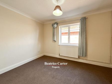 3 bedroom detached bungalow to rent - Photo 2